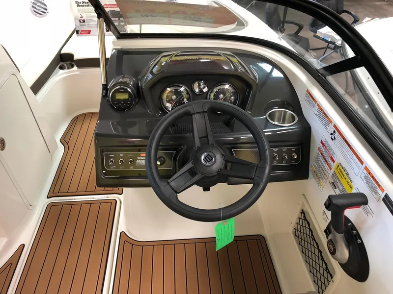 Slide: The Image of Bayliner VR 5 2019 - 4