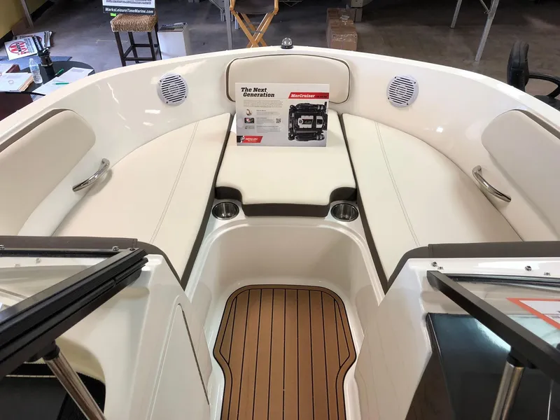 Slide: The Image of Bayliner VR 5 2019 - 5
