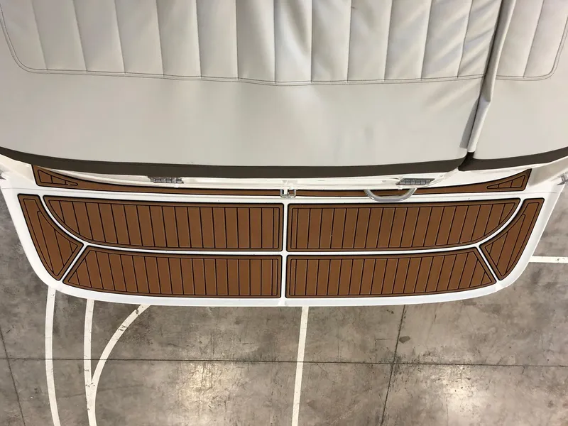 Slide: The Image of Bayliner VR 5 2019 - 5