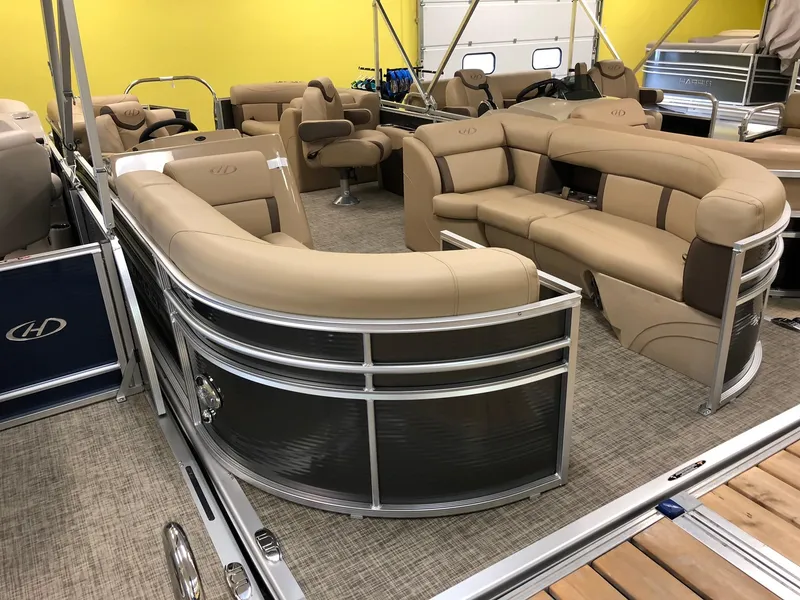 Slide: The Image of Harris Cruiser 210 CS 2019 - 1