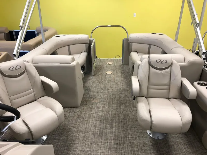 Slide: The Image of Harris Cruiser 230 CWDH 2019 - 3