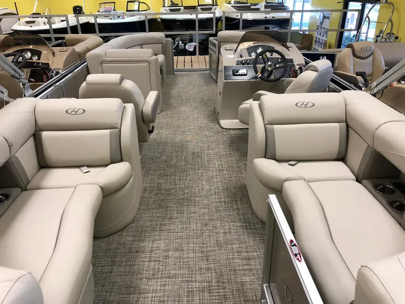 Slide: The Image of Harris Cruiser 230 CWDH 2019 - 4