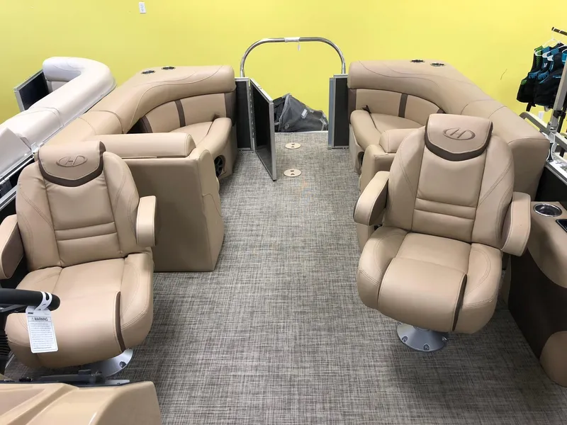 Slide: The Image of Harris Cruiser 220 CWDH 2019 - 3