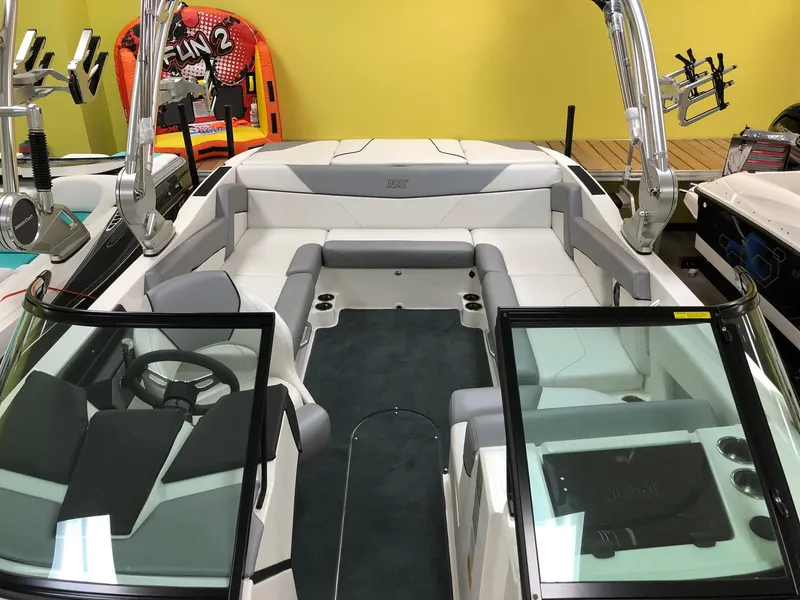 Slide: The Image of MasterCraft NXT 22 2019 - 5