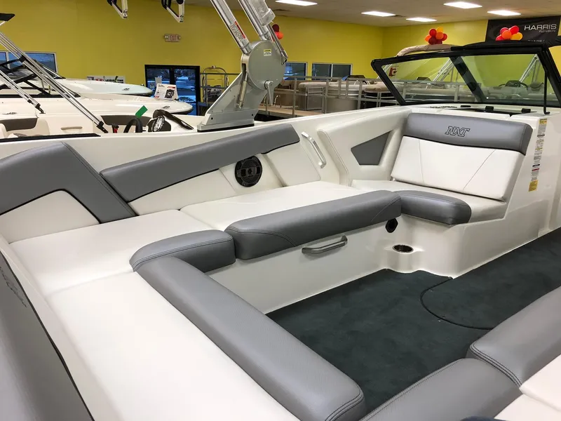 Slide: The Image of MasterCraft NXT 22 2019 - 8
