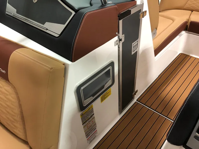 Slide: The Image of MasterCraft X24 2019 - 12