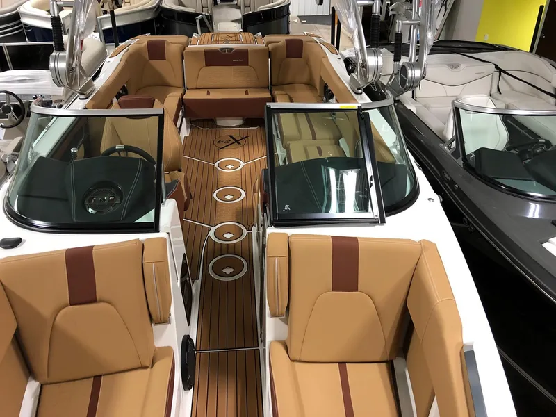 Slide: The Image of MasterCraft X24 2019 - 15