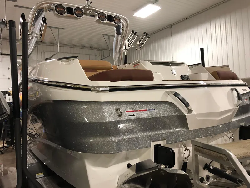 Slide: The Image of MasterCraft X24 2019 - 16