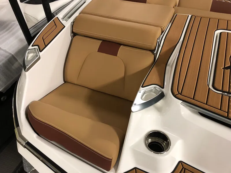 Slide: The Image of MasterCraft X24 2019 - 3