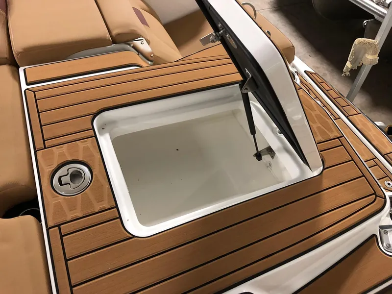 Slide: The Image of MasterCraft X24 2019 - 5