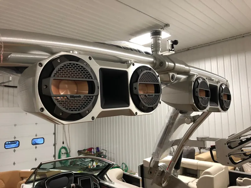 Slide: The Image of MasterCraft X24 2019 - 9