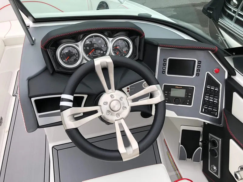 Slide: The Image of MasterCraft XT20 2019 - 10