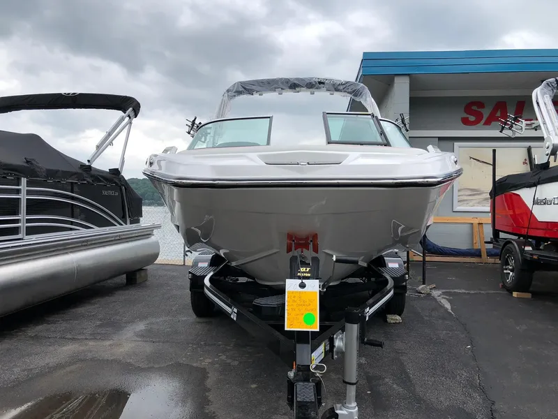 Slide: The Image of MasterCraft XT20 2019 - 14