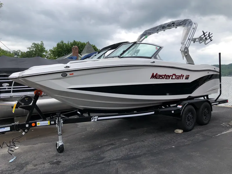Slide: The Image of MasterCraft XT20 2019 - 2