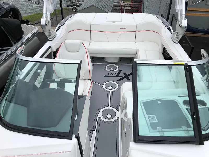 Slide: The Image of MasterCraft XT20 2019 - 8