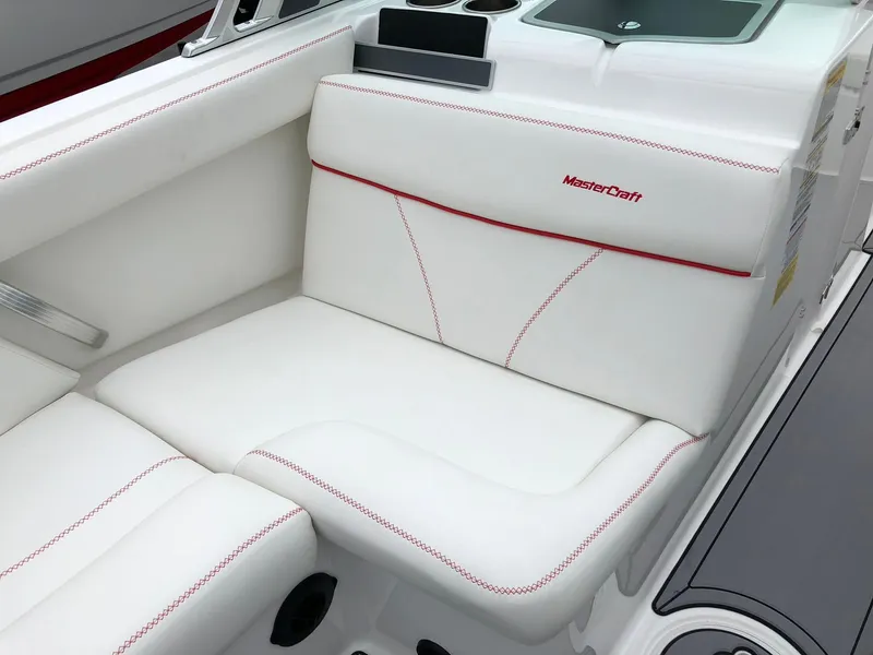 Slide: The Image of MasterCraft XT20 2019 - 9