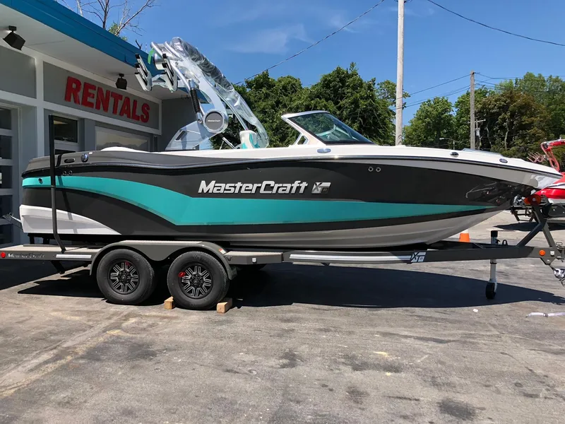 Slide: The Image of MasterCraft XT21 2019 - 1