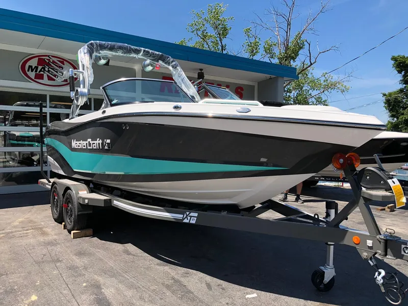 Slide: The Image of MasterCraft XT21 2019 - 11