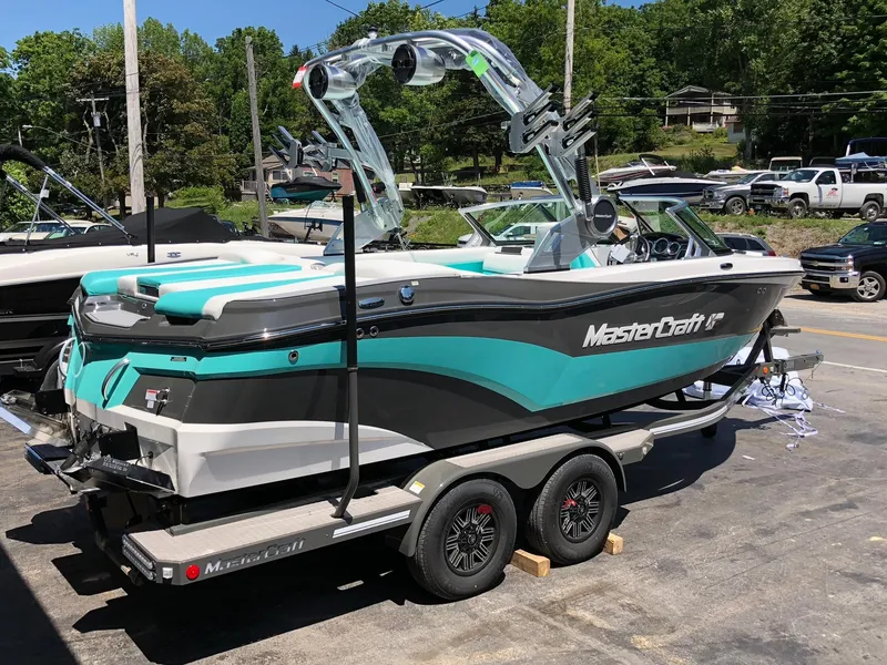 Slide: The Image of MasterCraft XT21 2019 - 2