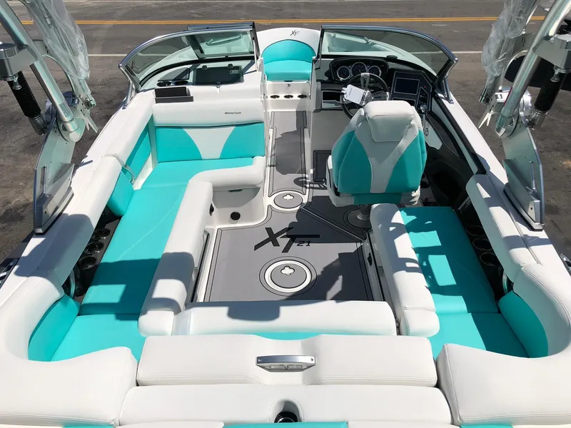 Slide: The Image of MasterCraft XT21 2019 - 3