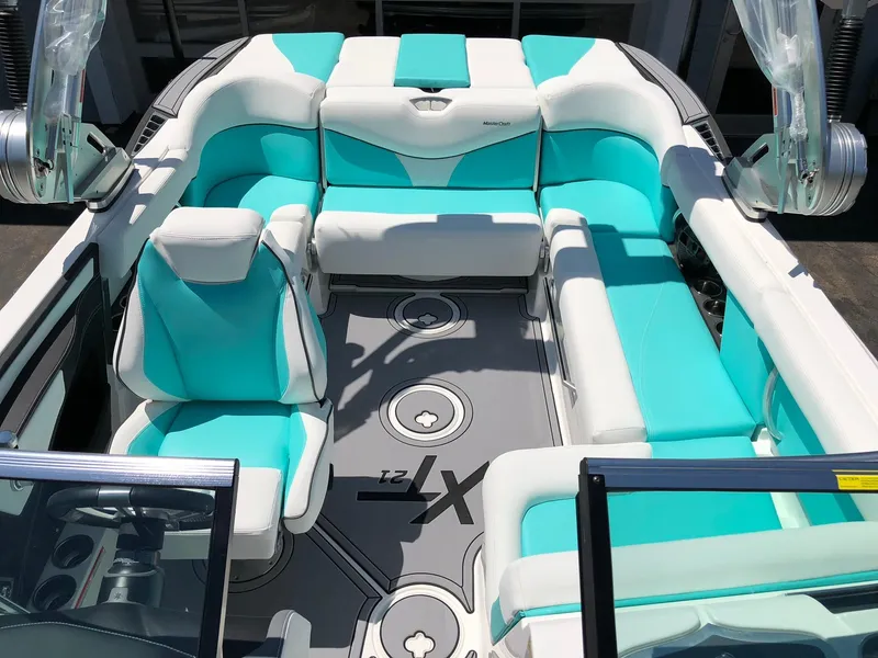 Slide: The Image of MasterCraft XT21 2019 - 5