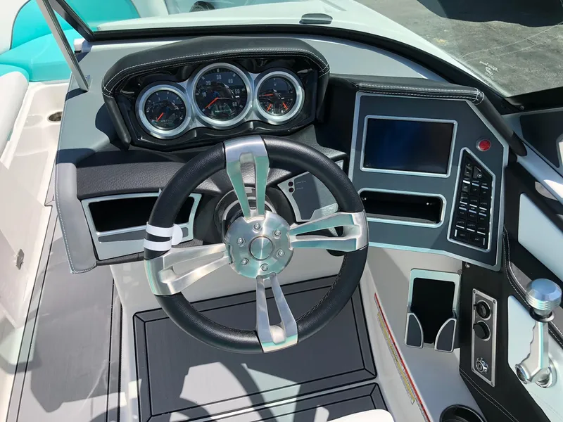 Slide: The Image of MasterCraft XT21 2019 - 7