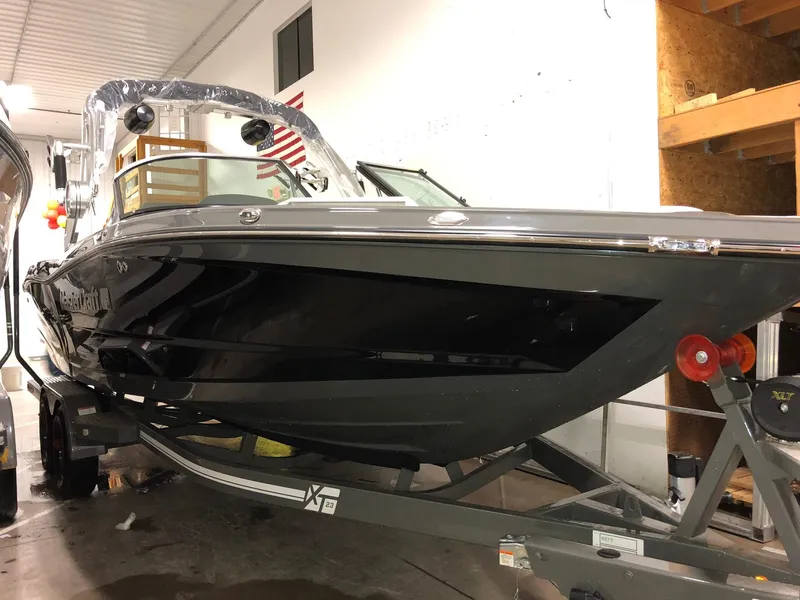 Slide: The Image of MasterCraft XT23 2019 - 1