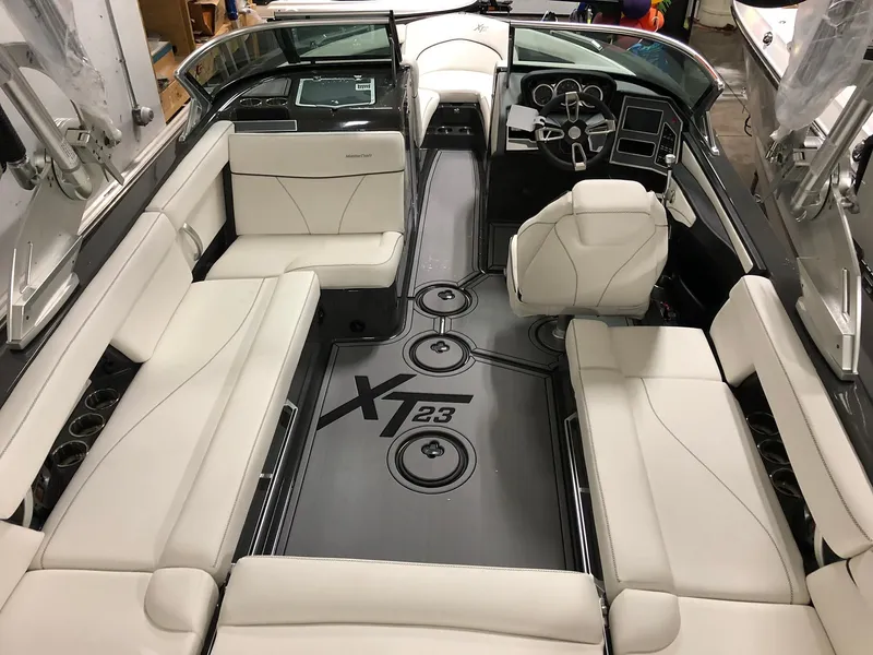 Slide: The Image of MasterCraft XT23 2019 - 2