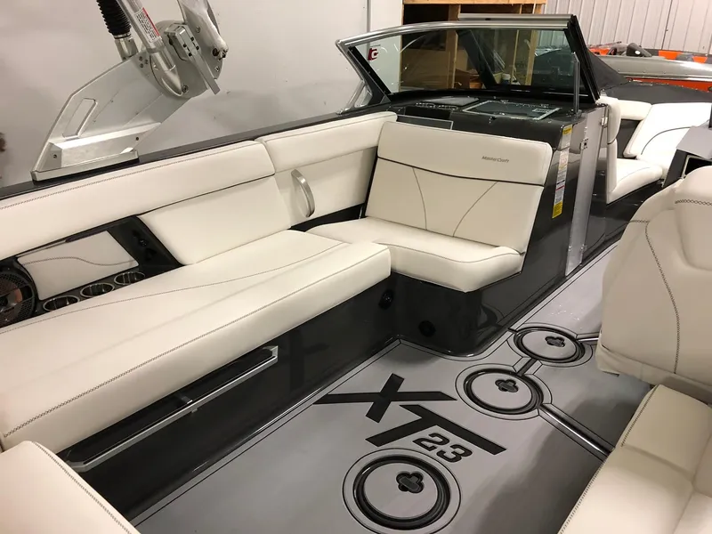 Slide: The Image of MasterCraft XT23 2019 - 3