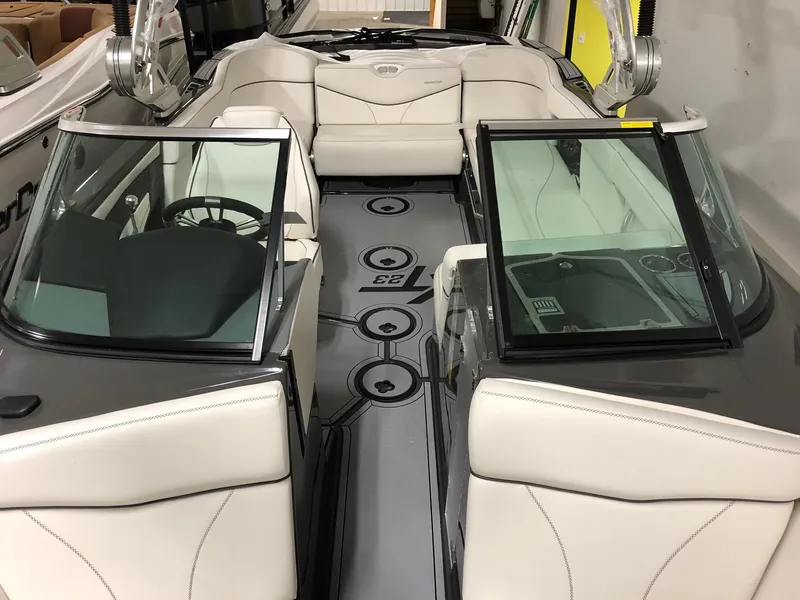 Slide: The Image of MasterCraft XT23 2019 - 7