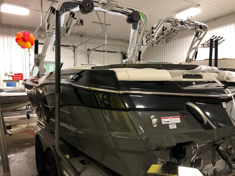 Slide: The Image of MasterCraft XT23 2019 - 8