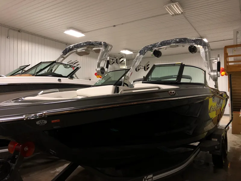 Slide: The Image of MasterCraft XT23 2019 - 9