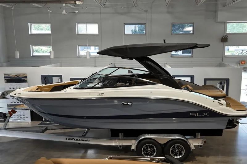 Slide: The Image of Sea Ray SLX 260 2026 - 1