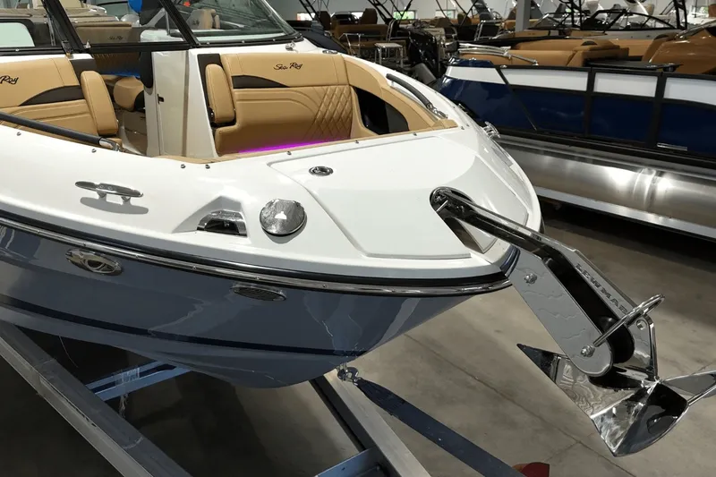 Slide: The Image of Sea Ray SLX 260 2026 - 10