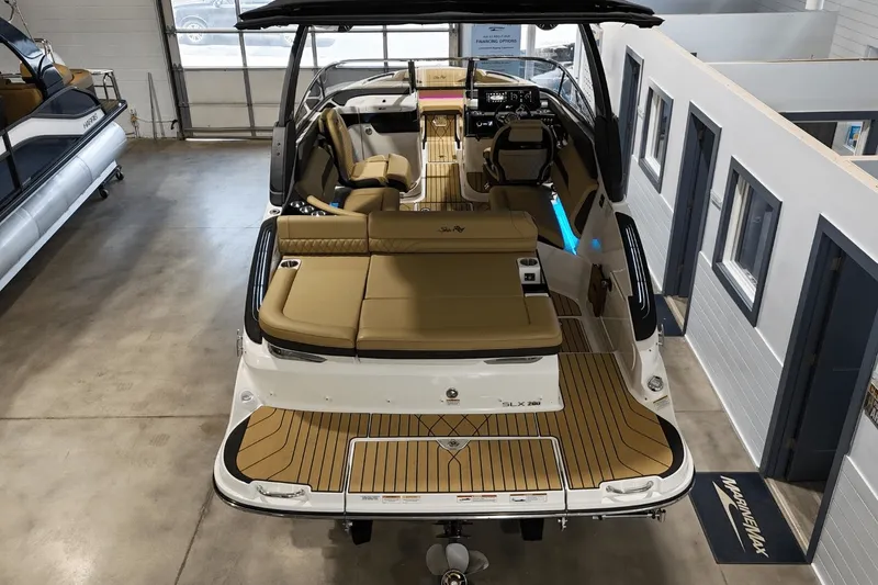 Slide: The Image of Sea Ray SLX 260 2026 - 12