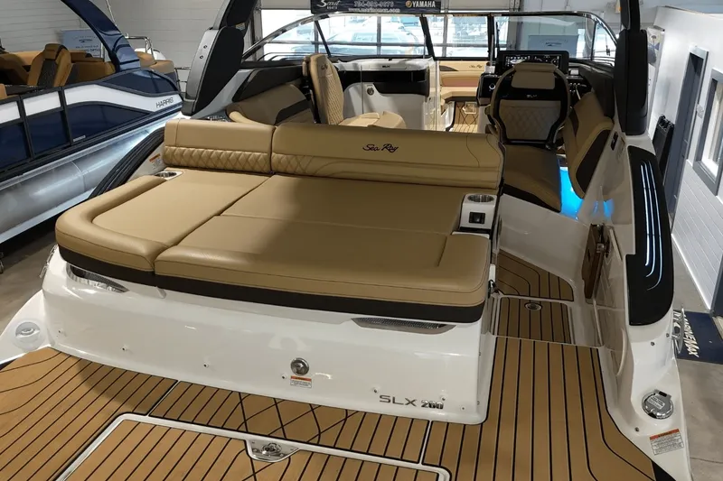 Slide: The Image of Sea Ray SLX 260 2026 - 14
