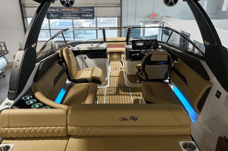 Slide: The Image of Sea Ray SLX 260 2026 - 15