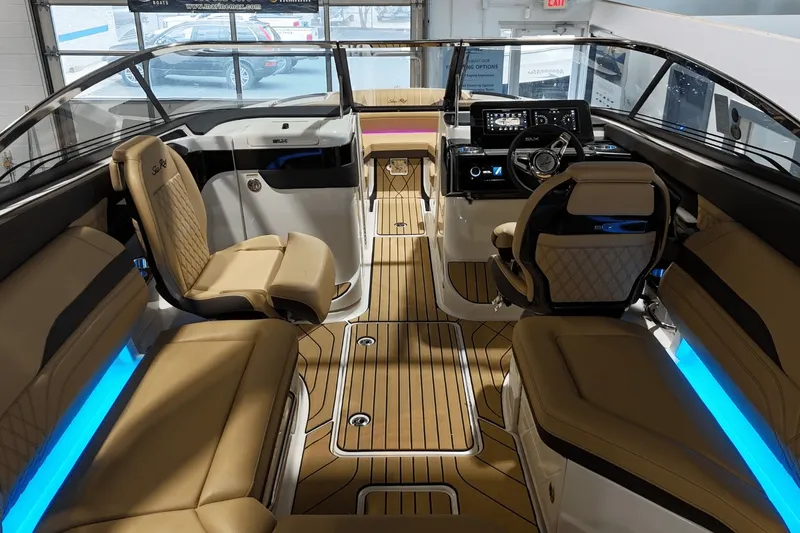 Slide: The Image of Sea Ray SLX 260 2026 - 16