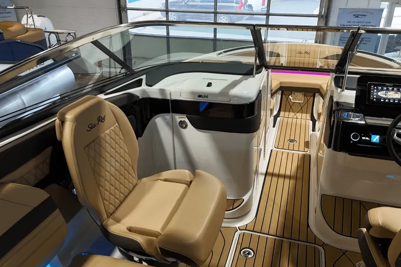 Slide: The Image of Sea Ray SLX 260 2026 - 17