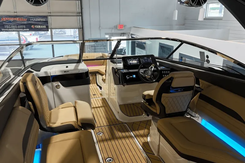 Slide: The Image of Sea Ray SLX 260 2026 - 19