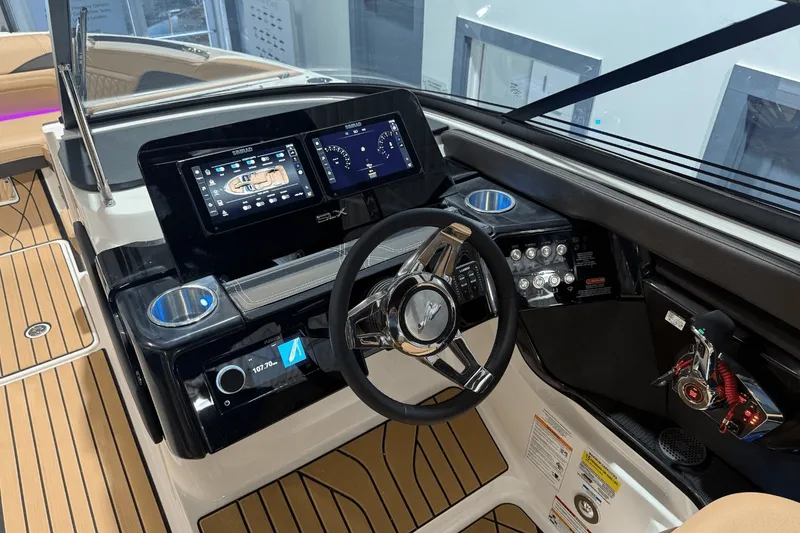 Slide: The Image of Sea Ray SLX 260 2026 - 21