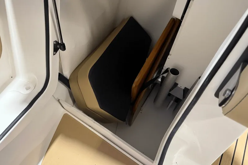 Slide: The Image of Sea Ray SLX 260 2026 - 22