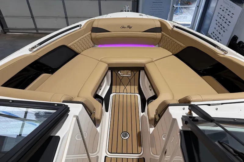 Slide: The Image of Sea Ray SLX 260 2026 - 24