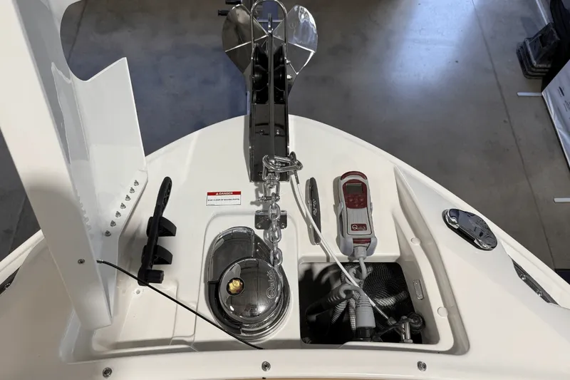 Slide: The Image of Sea Ray SLX 260 2026 - 28