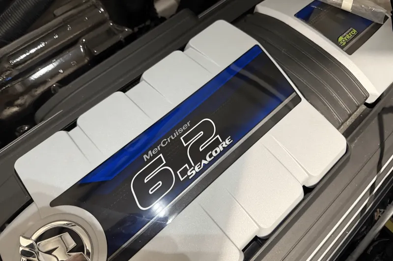 Slide: The Image of Sea Ray SLX 260 2026 - 32