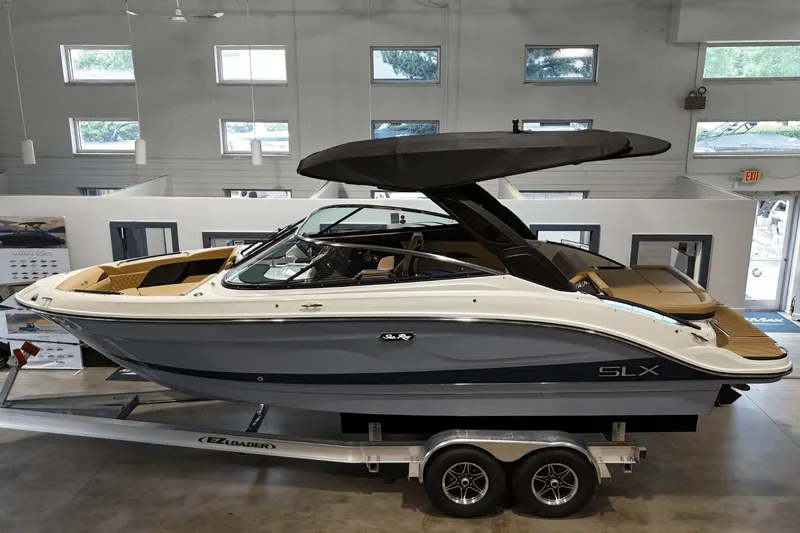 Slide: The Image of Sea Ray SLX 260 2026 - 33