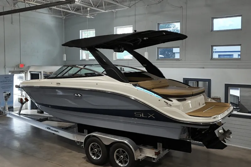 Slide: The Image of Sea Ray SLX 260 2026 - 4