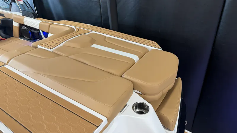 Slide: The Image of Mastercraft XT22 2026 - 18