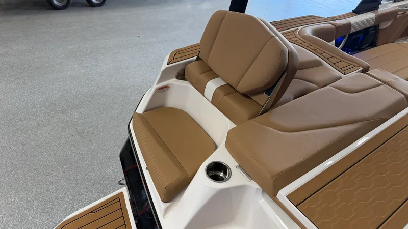 Slide: The Image of Mastercraft XT22 2026 - 15