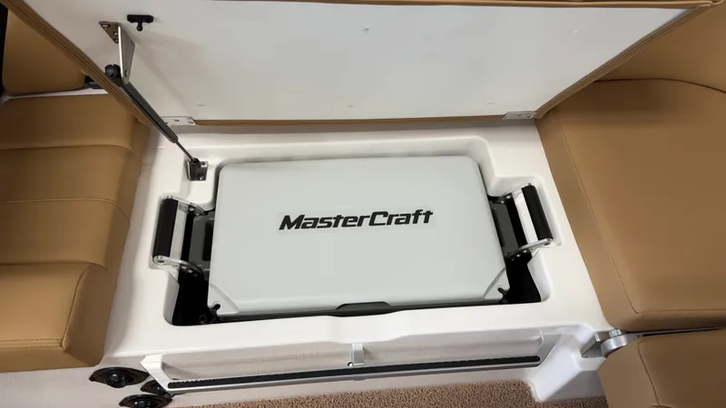 Slide: The Image of Mastercraft XT22 2026 - 34